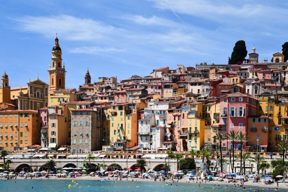 What are the best cafes in Nice with a sea view balcony?