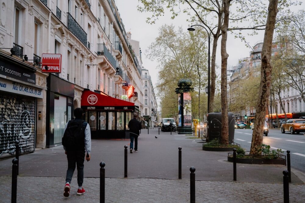 What are the best cafes in Paris for a coffee and a walk in 2026?