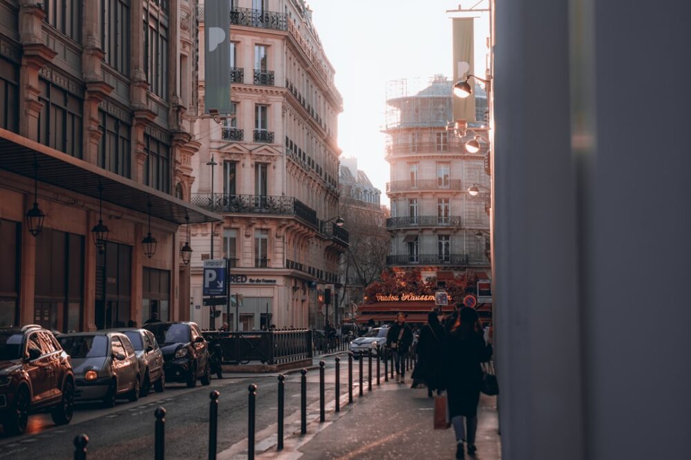 What are the best cafes in Paris for a coffee and croissant in 2026?