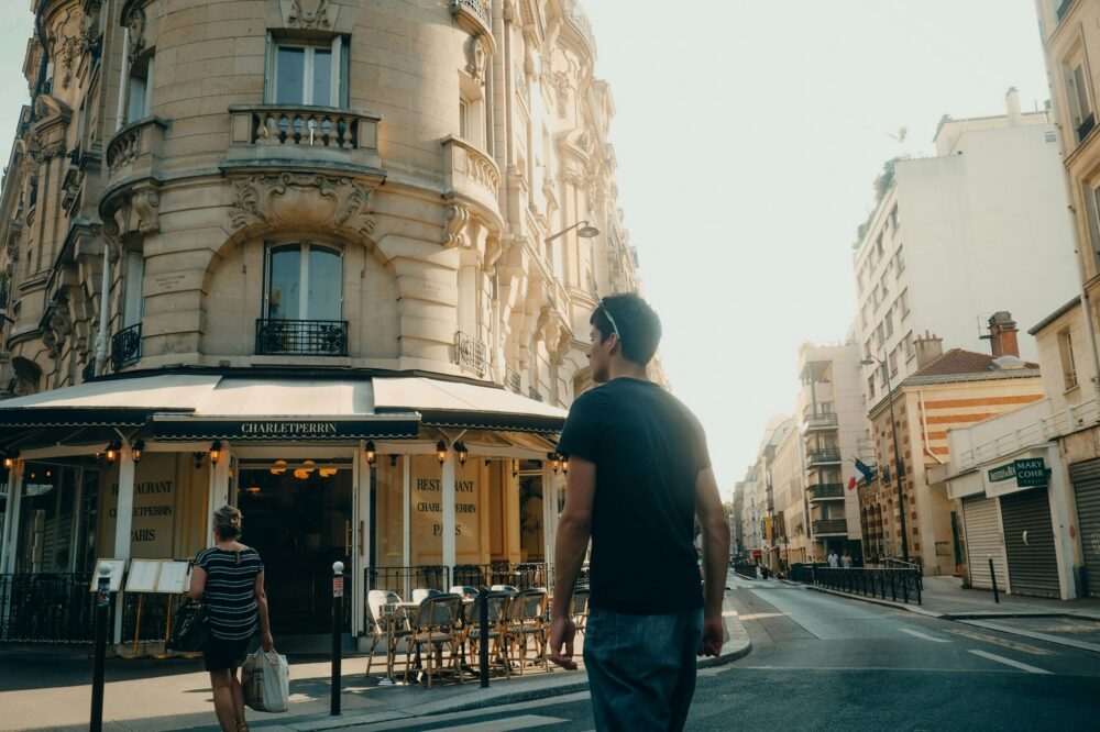 What are the best cafes in Paris for a coffee and dessert in 2026?