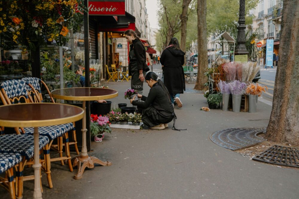 What are the best cafes in Paris for a light lunch in 2026?