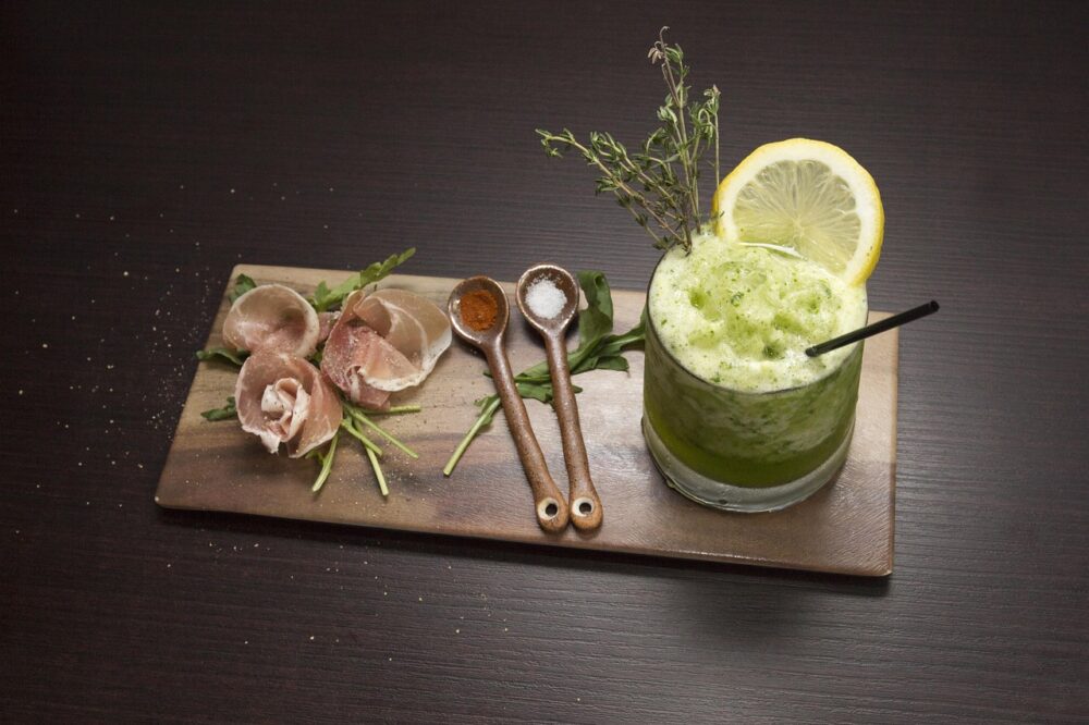 What are the best cafes in Paris for a weekend brunch in 2026?
