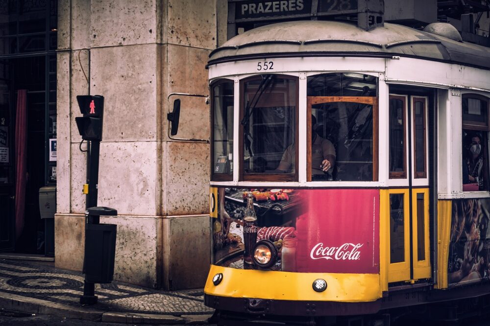 What are the best cafes in Paris with live music in 2026?