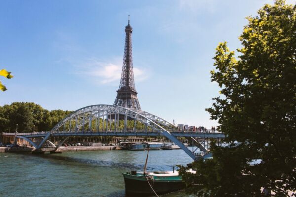 What are the best cities in France for a kayaking adventure?