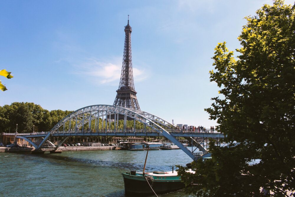 What are the best cities in France for a kayaking adventure?