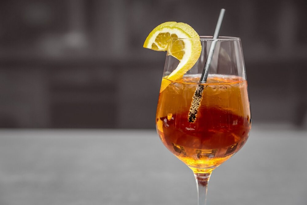 What are the best cocktail bars in Lyon?