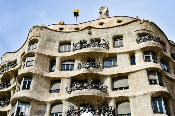 What are the best free things to do in Barcelona in spring?