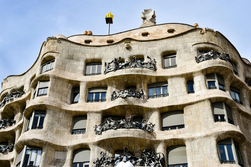 What are the best free things to do in Barcelona in spring?