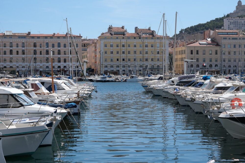 What are the best hotels for a cultural trip in Marseille?
