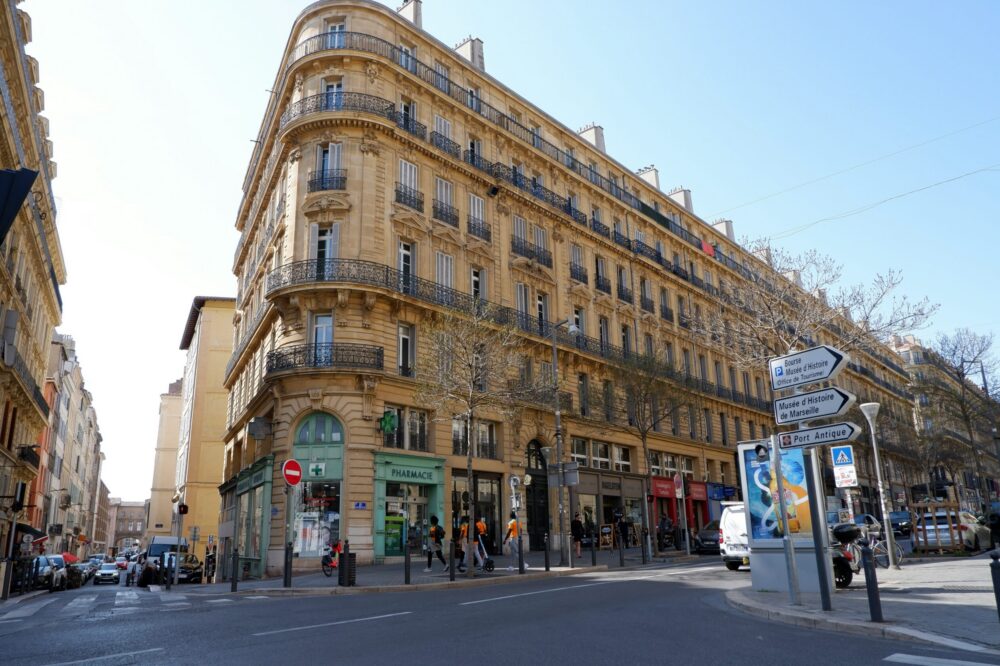 What are the best hotels for a luxury stay in Marseille?