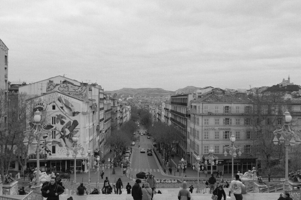 What are the best hotels for a romantic getaway in Marseille?