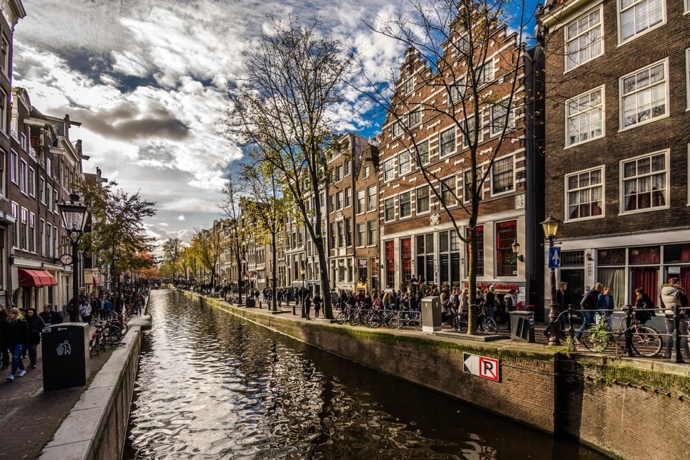 What are the best hotels in Amsterdam for a anniversary trip? 2026