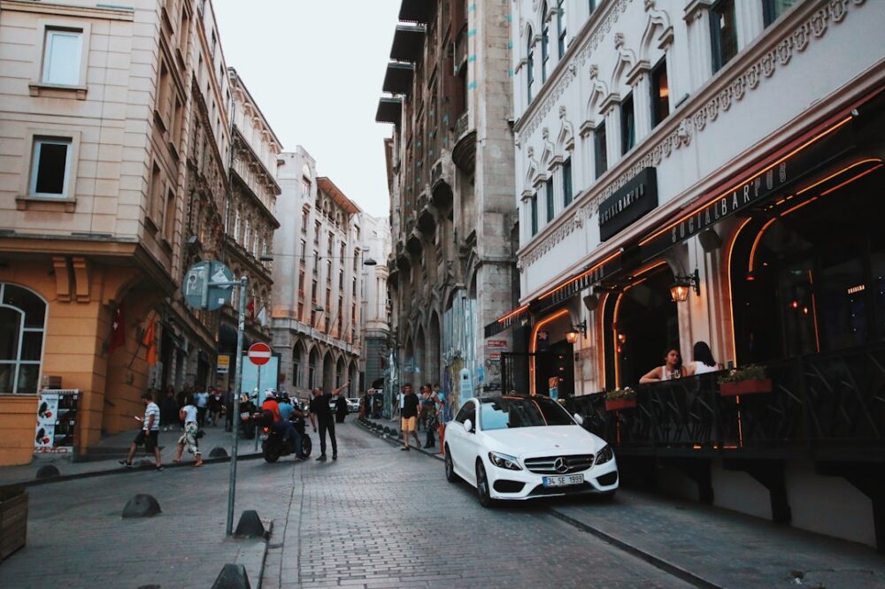 What are the best hotels in Istanbul for digital nomads?