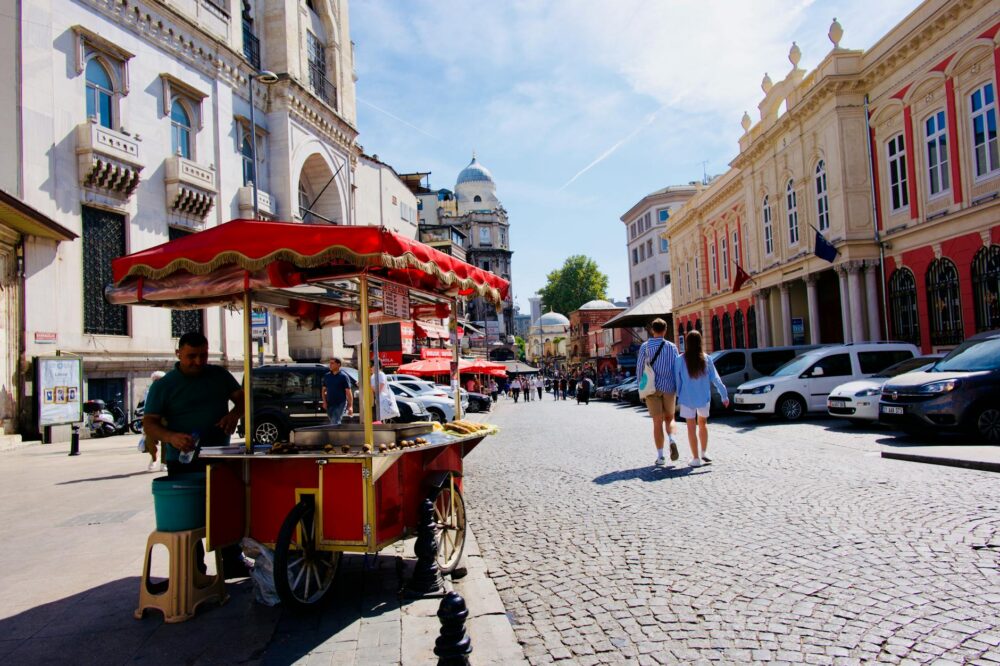 What are the best hotels in Istanbul for solo travelers who want to explore?