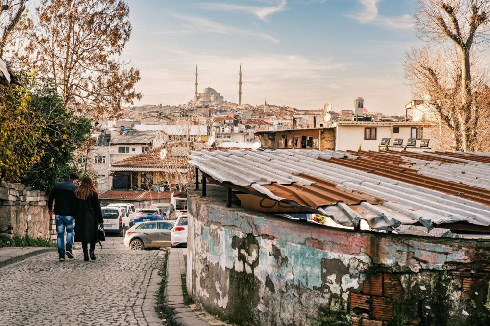 What are the best hotels in Istanbul for solo travelers who want to learn?
