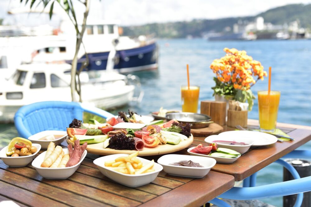What are the best hotels in Istanbul with a rooftop restaurant?