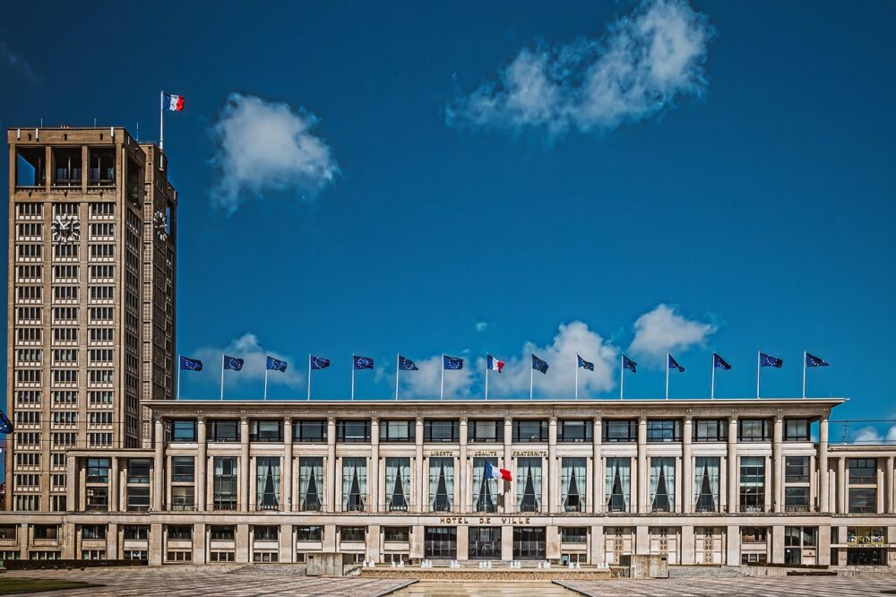 What are the best hotels near the Palais des Congrès?