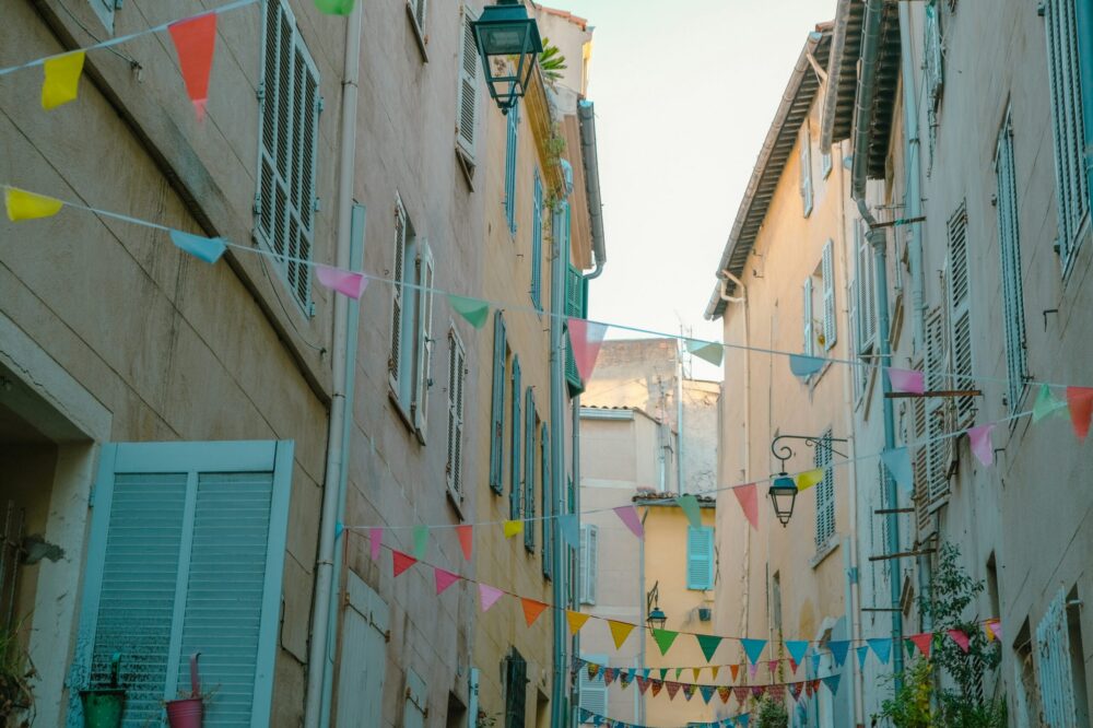 What are the best hotels with a rooftop bar in Marseille?