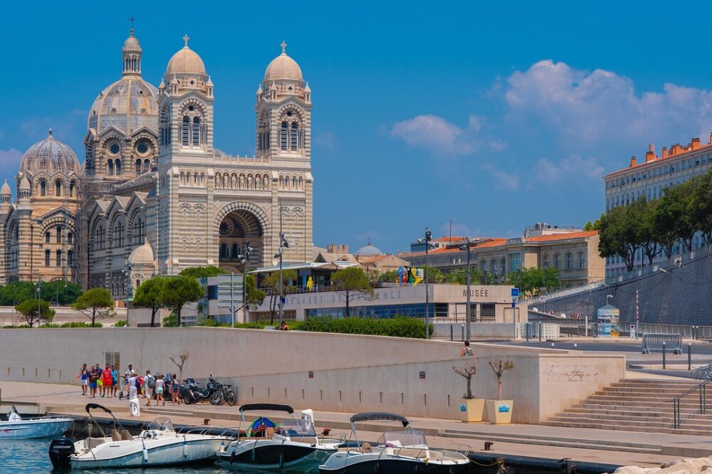 What are the best hotels with a sauna in Marseille?