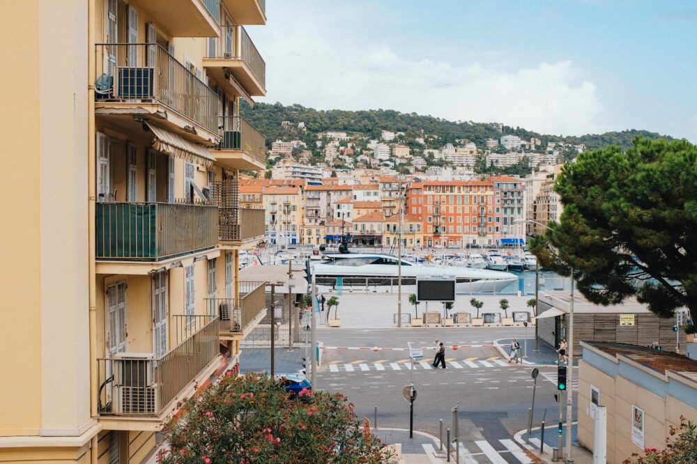 What are the best hotels with harbor views in Marseille?