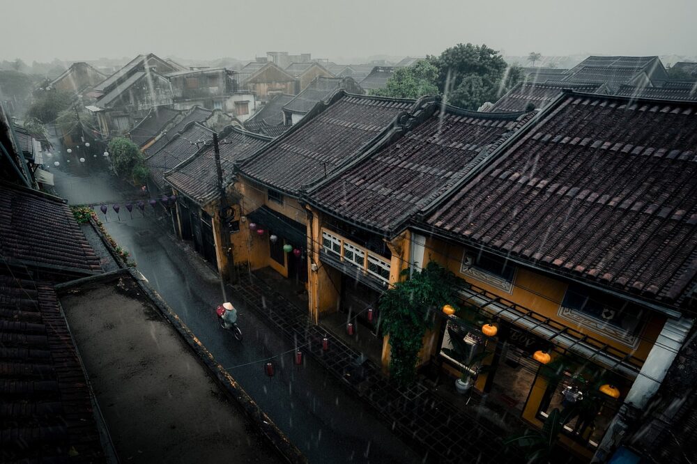 What are the best indoor activities in Florence for rainy days near the Baptistery?
