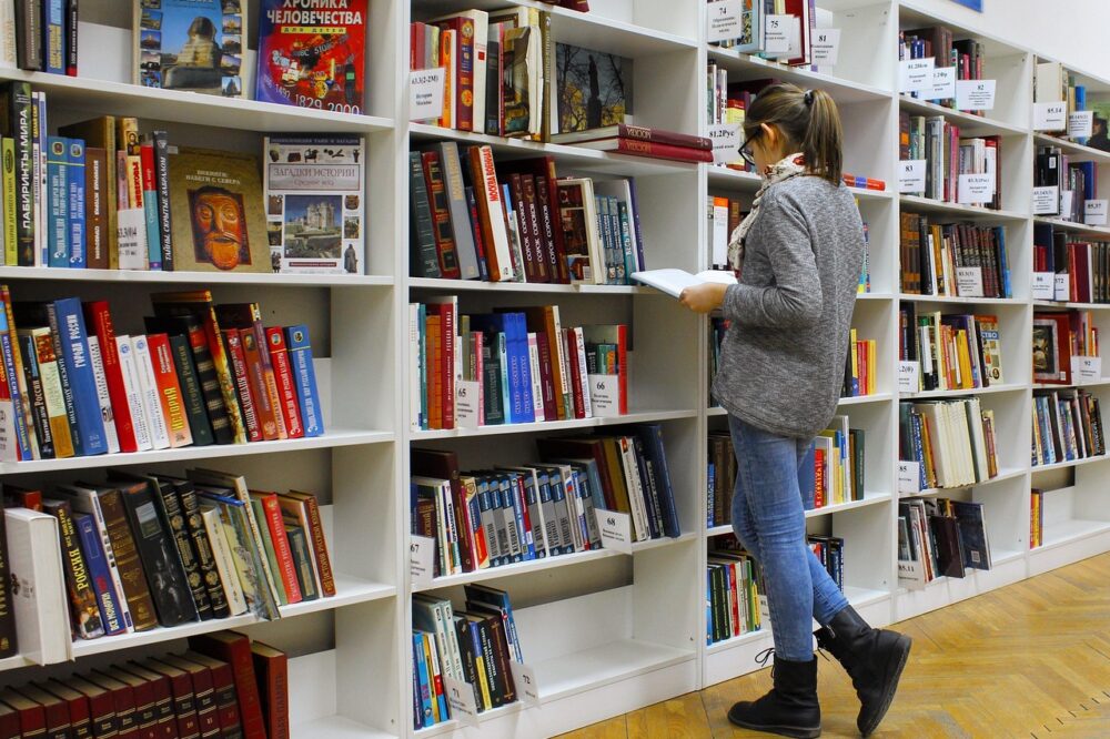 What are the best libraries in Florence for a rainy day?