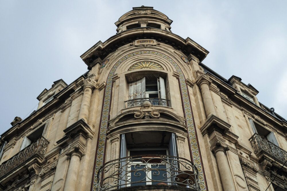 What are the best markets for antiques in Montpellier in 2026?