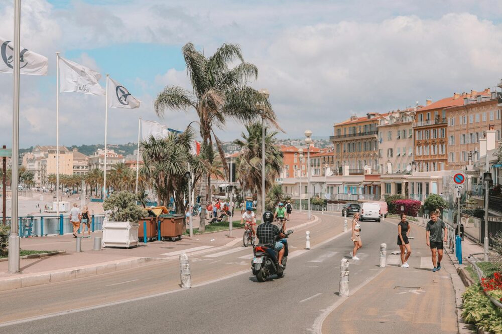 What are the best neighborhoods for students in Nice