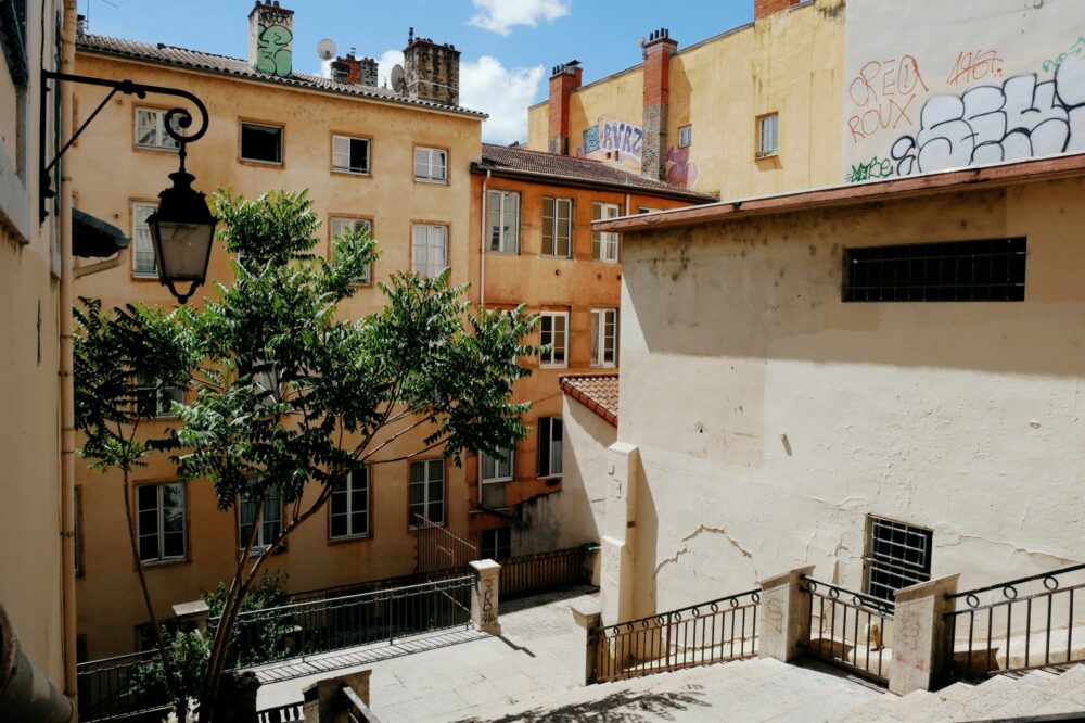 What are the best parking options in Lyon?