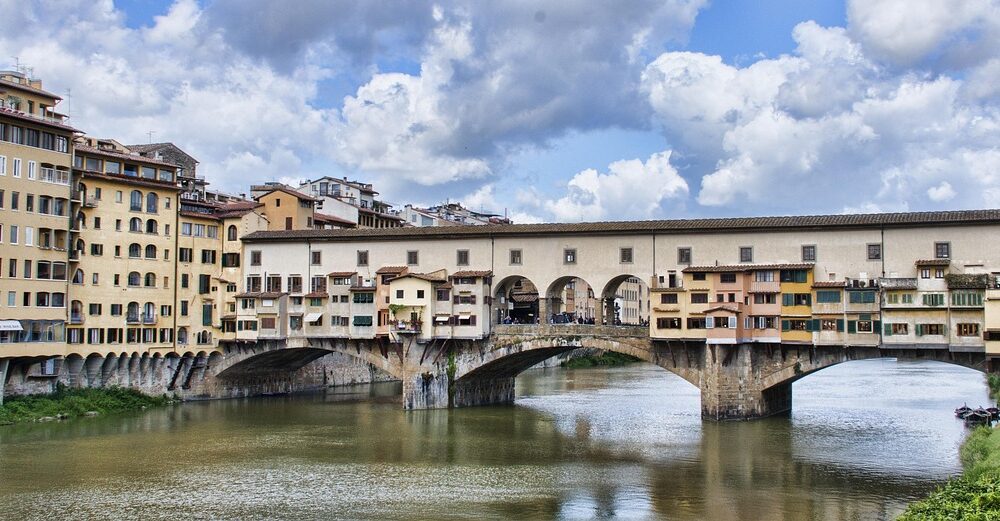 What are the best solo travel hotels in Florence for culture enthusiasts?