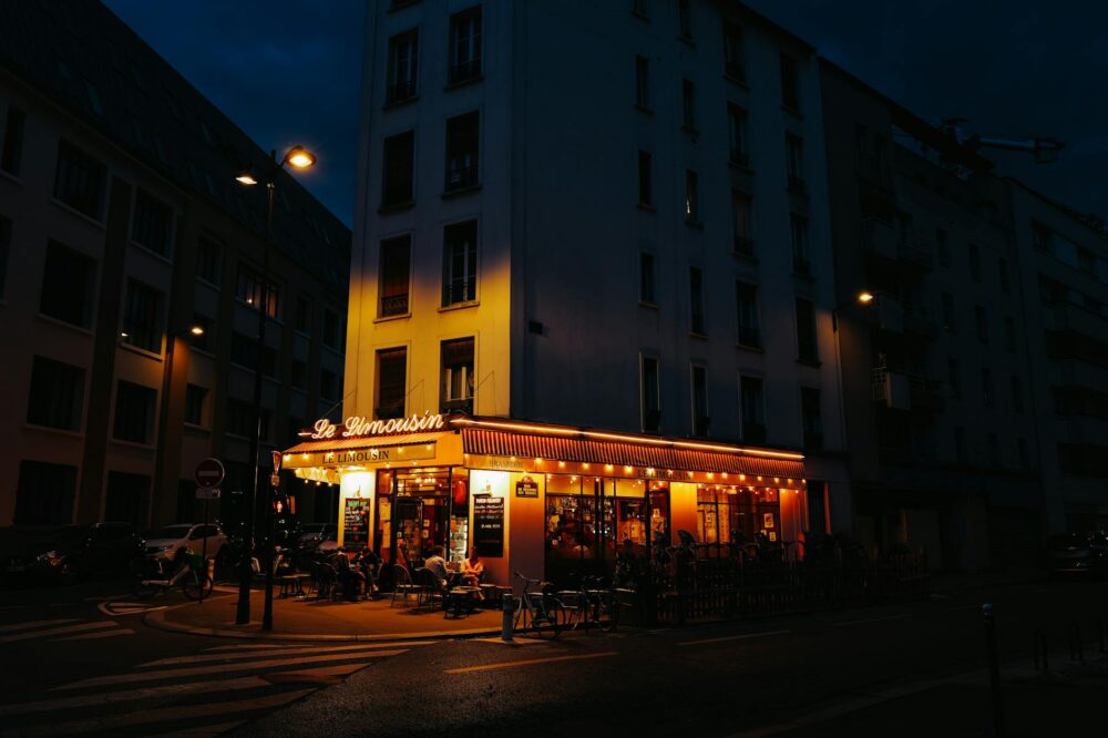 What are the best solo travel hotels in Florence for nature lovers?