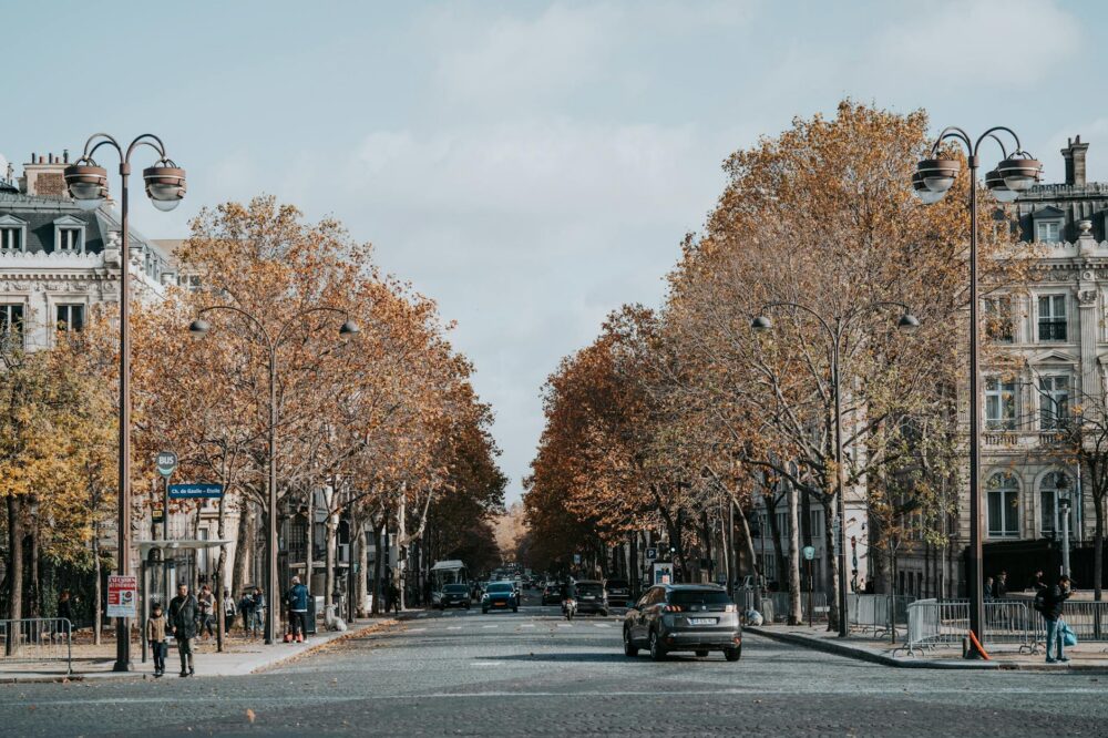 What are the best solo travel hotels in Paris near Montmartre?