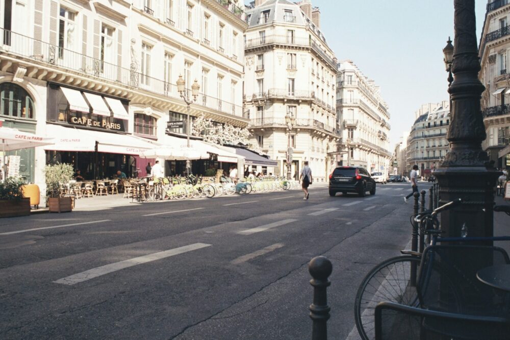 What are the best solo travel hotels in Paris near the Champs-Élysées?