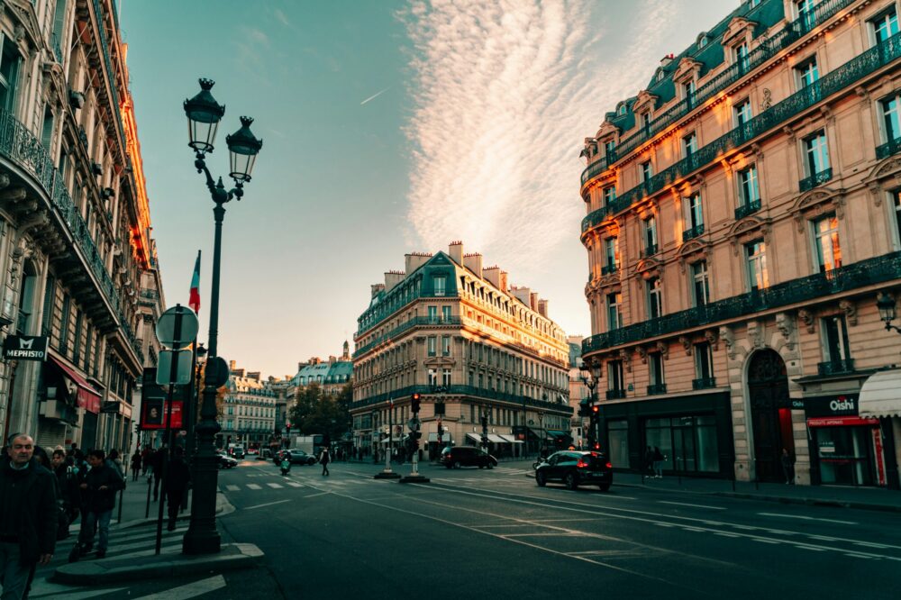 What are the best solo travel hotels in Paris near the Latin Quarter?