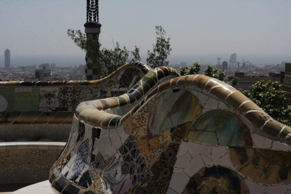 What are the best spring activities for couples in Barcelona?