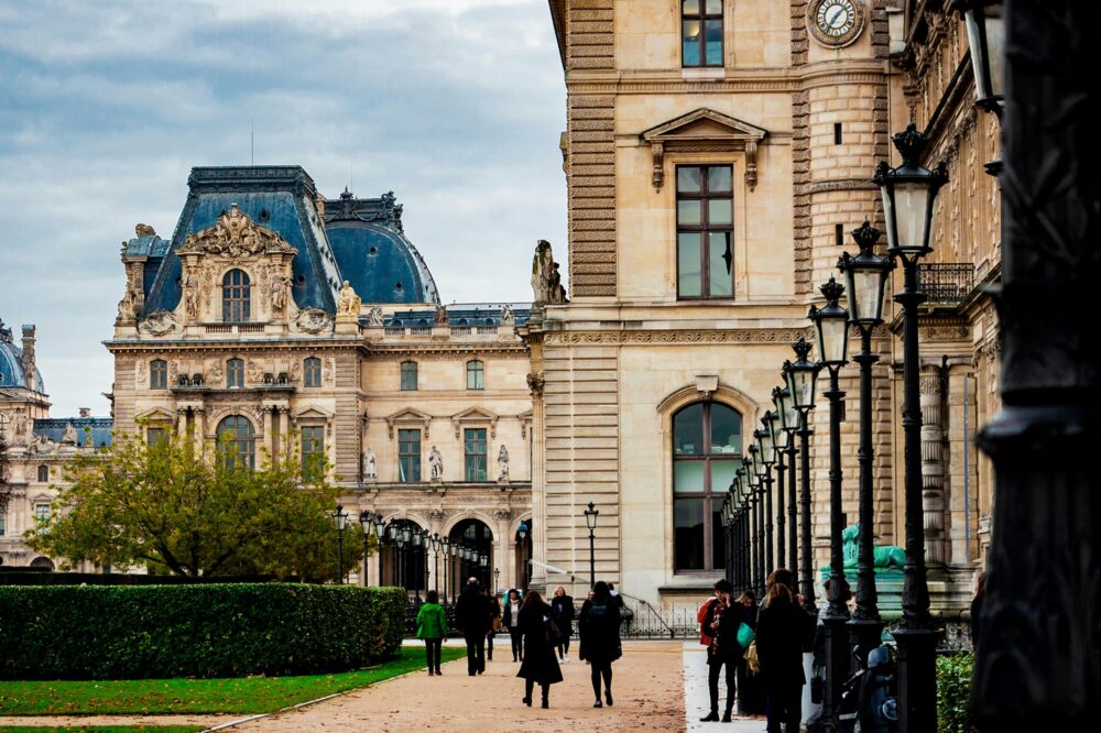 What are the best spring budget tips for Paris?