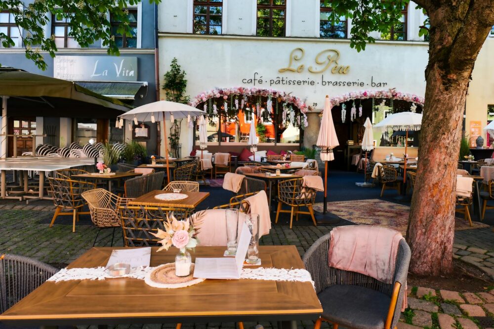 What are the best spring cafes in Paris?