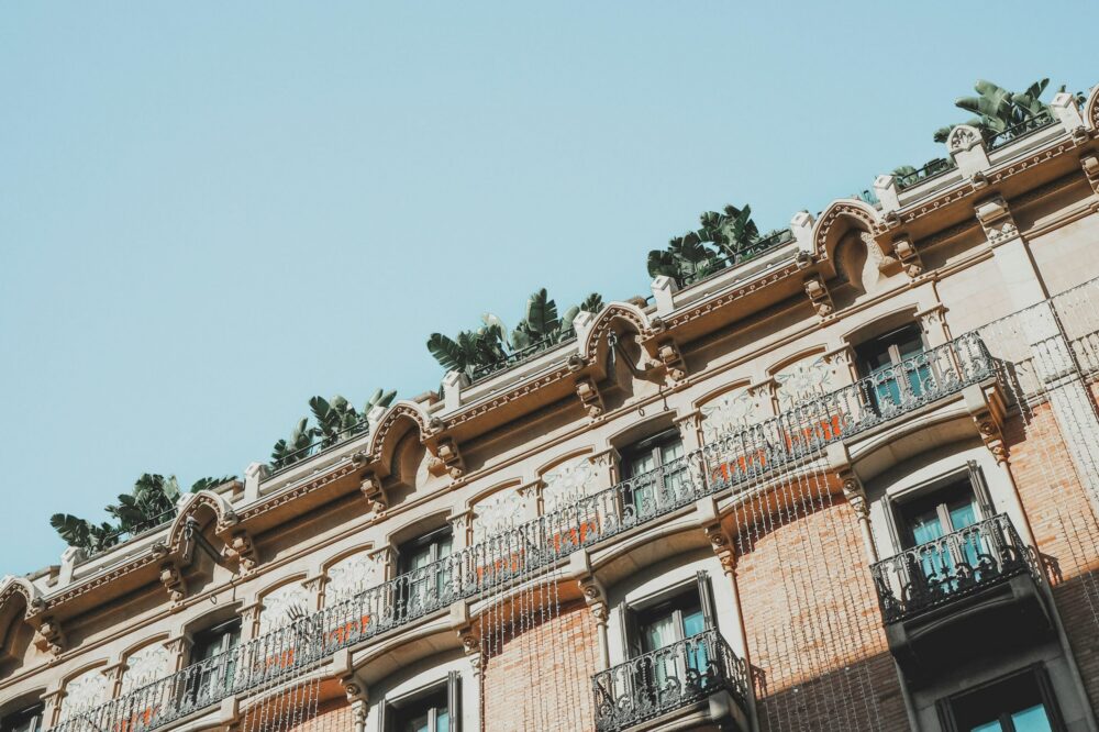 What are the best spring hotels with pools in Barcelona?