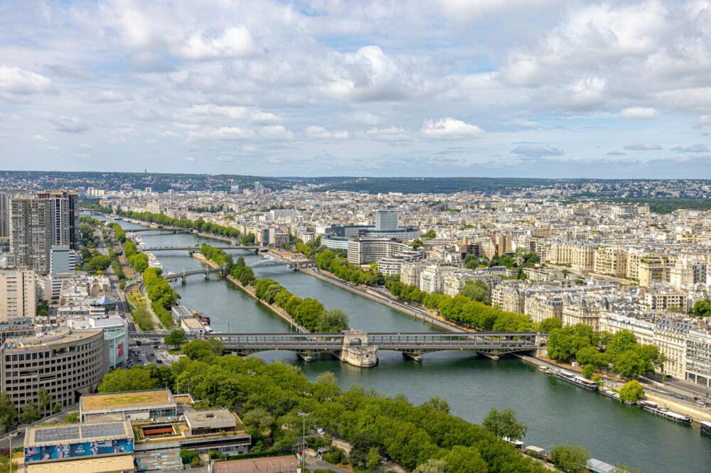 What are the best spring running routes in Paris?