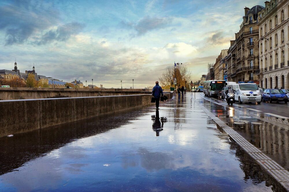 What are the best spring walking tours in Paris?