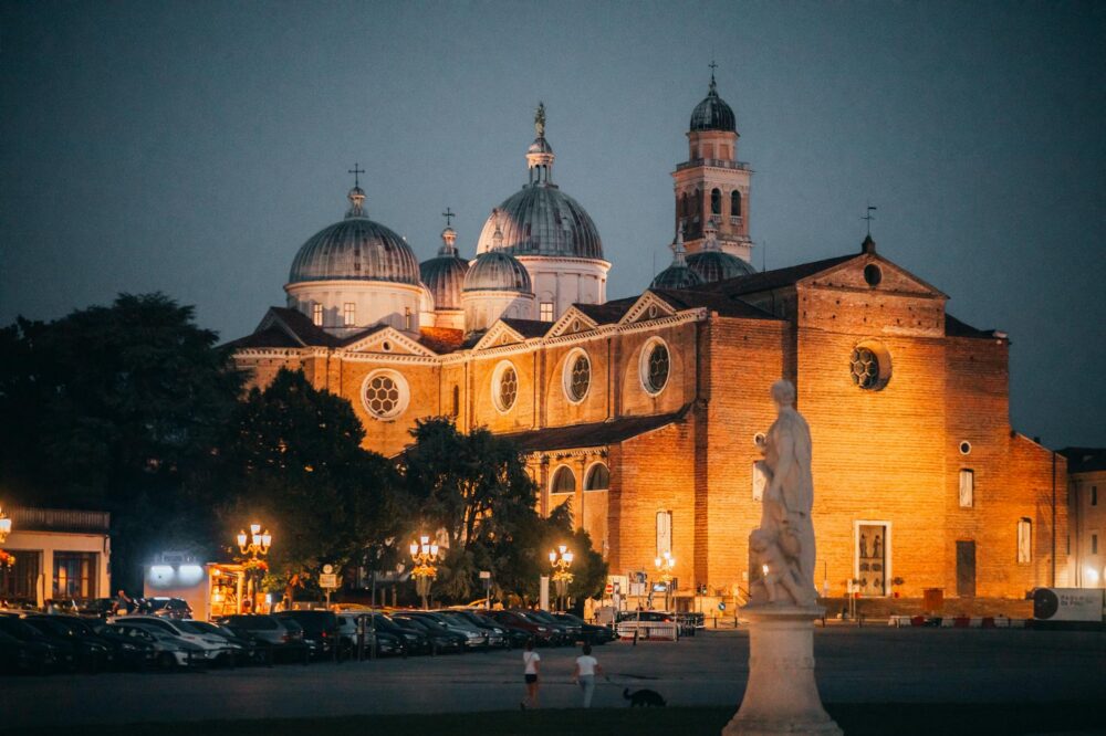 What are the best things to do in Toulouse at night?