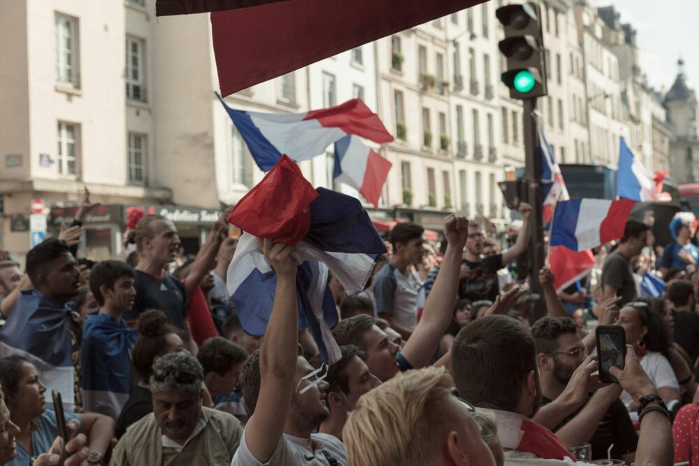 What are the graduation ceremonies like at Paris universities?