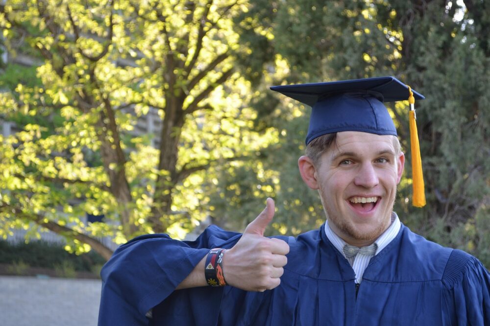 What are the graduation requirements at the University of Florence?