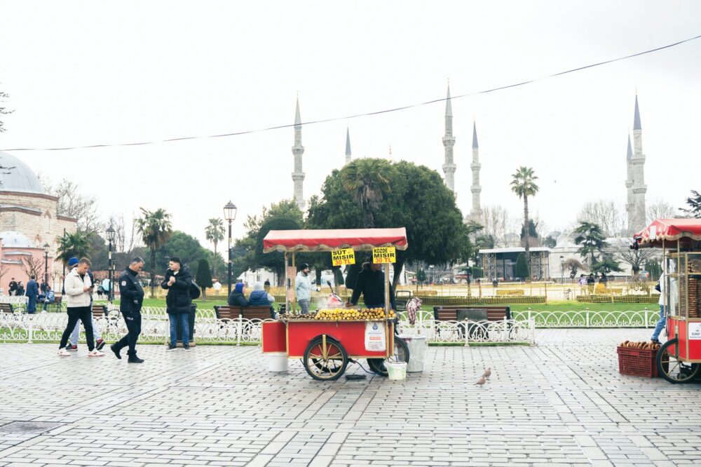 What are the holidays and breaks at Istanbul universities?