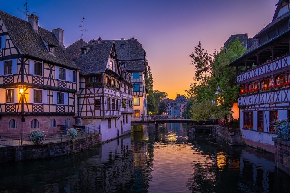 What are the housing options near Strasbourg University?