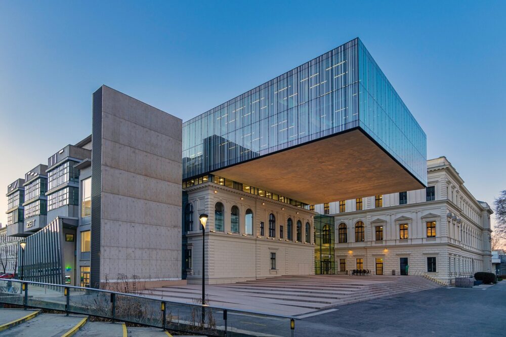 What are the internship opportunities at Pompeu Fabra University?