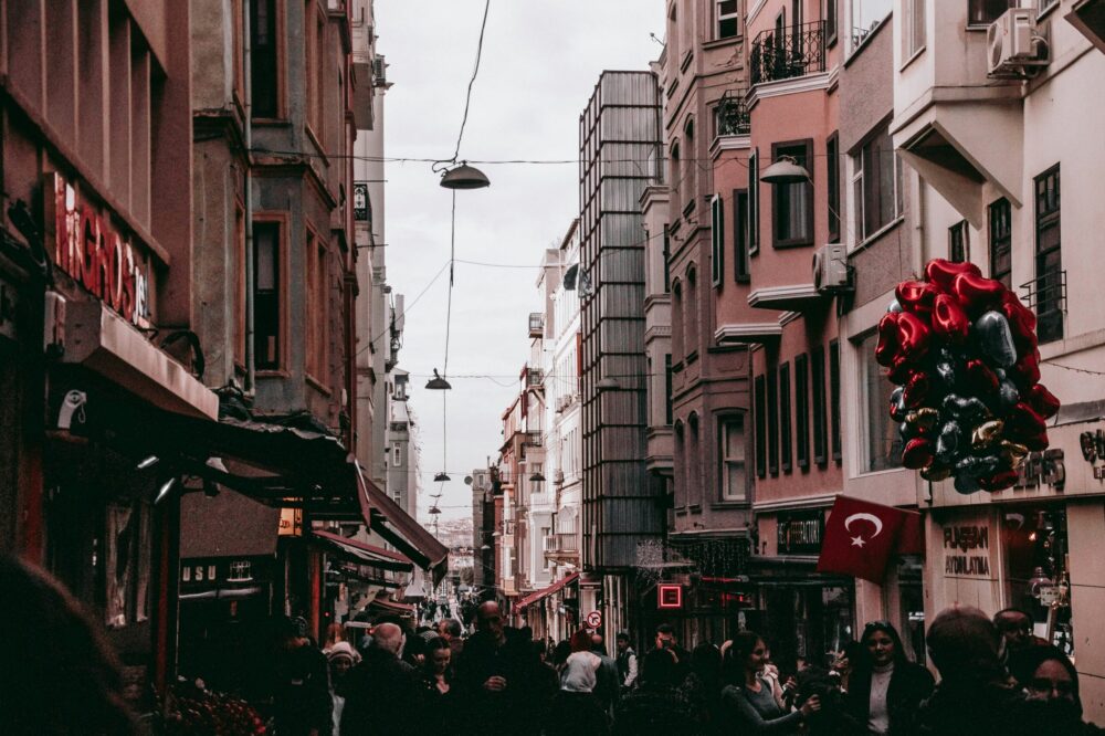 What are the internship opportunities for students in Istanbul?