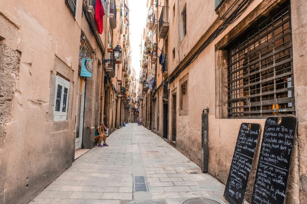 What are the language requirements for studying in Barcelona?