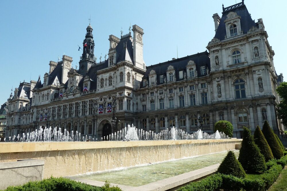 What are the most elegant 5 star hotels in Paris?