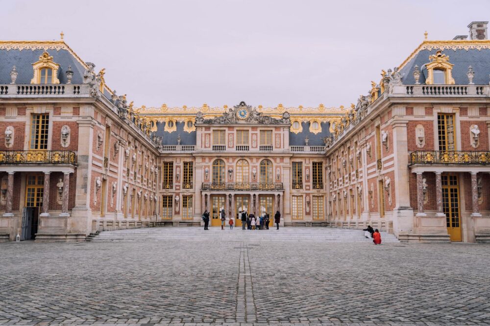 What are the must-see attractions in Toulouse?